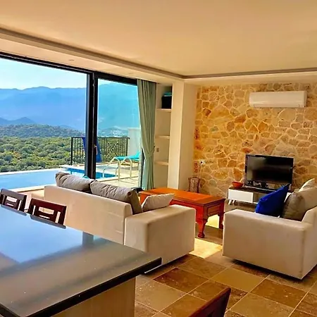 Gebze Sleeps 6 With Pool And Air Con