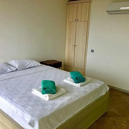 וילה Gebze Sleeps 6 With Pool And Air Con *