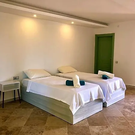 Gebze Sleeps 6 With Pool And Air Con * Kadirleryakasi