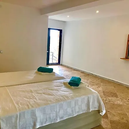 Βίλα Gebze Sleeps 6 With Pool And Air Con Kadirleryakasi