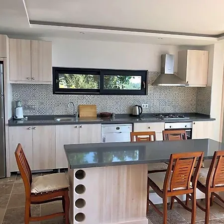 Gebze Sleeps 6 With Pool And Air Con * Kadirleryakasi