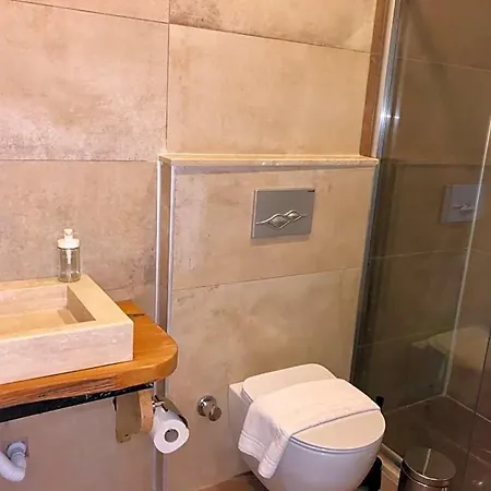 Βίλα Gebze Sleeps 6 With Pool And Air Con